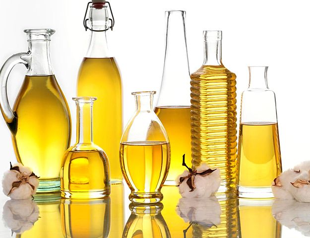 Tuyệt chiêu tẩy dầu mỡ trên tường bếp
