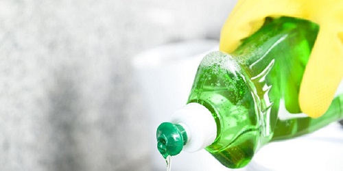 Tuyệt chiêu tẩy dầu mỡ trên tường bếp