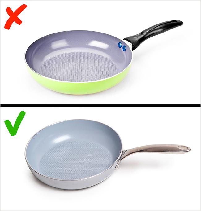 Thay thế ngay 4 dụng cụ nấu nướng này 