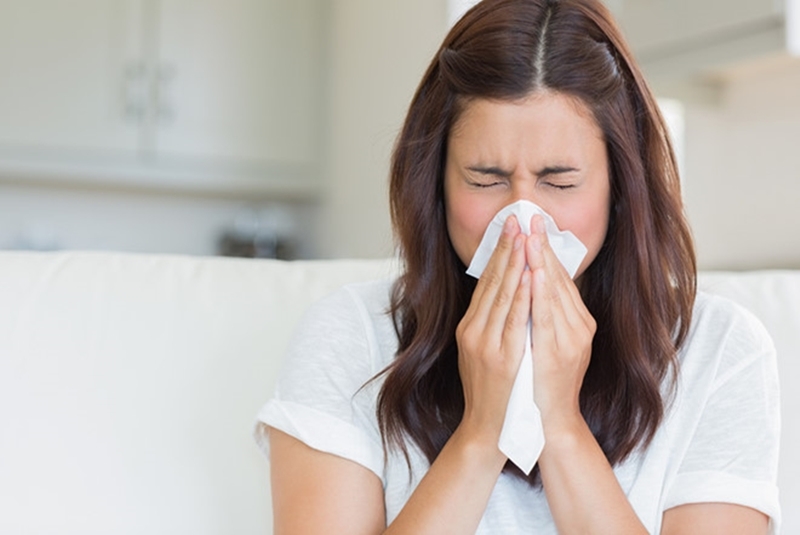 MÙA NẮNG NÓNG DÙNG QUẠT KHI NẰM NGỦ CÓ LỢI HAY HẠI CHO SỨC KHỎE CỦA BẠN?