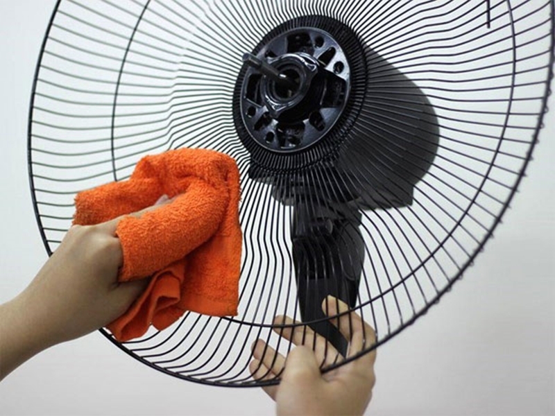 MÙA NẮNG NÓNG DÙNG QUẠT KHI NẰM NGỦ CÓ LỢI HAY HẠI CHO SỨC KHỎE CỦA BẠN? 2