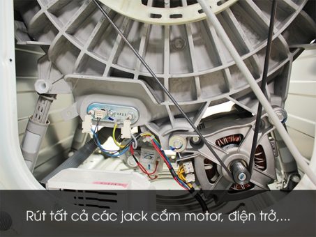 Rút tất cả các jack cắm motor