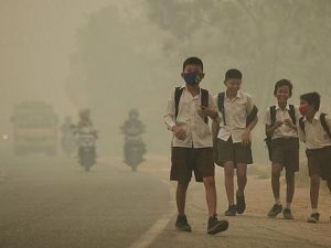 TRẺ NHỎ BỊ TÂM THẦN VÌ Ô NHIỄM KHÔNG KHÍ