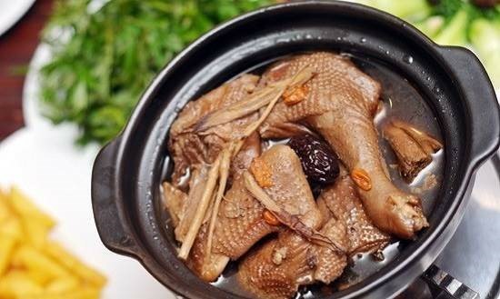 gà tần thuốc bắc bằng nồi cơm điện