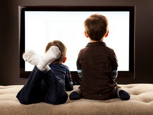 trẻ em xem tivi