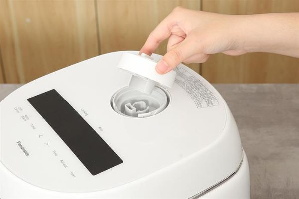 noi-com-dien-tu-panasonic-1-8-lit-sr-dk184wra-11-638827305091420537-700x467