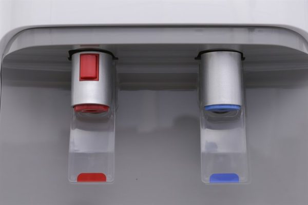cay-nuoc-nong-lanh-toshiba-rwf-w1669bv-w-7-700x467